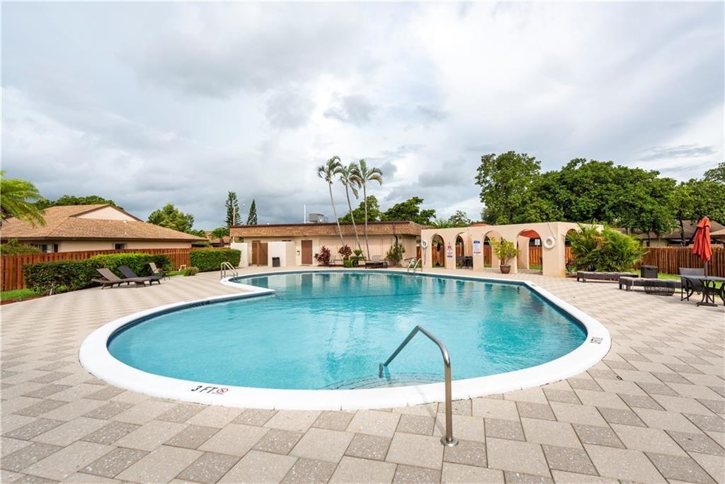 2516 SW 74th Ter 102