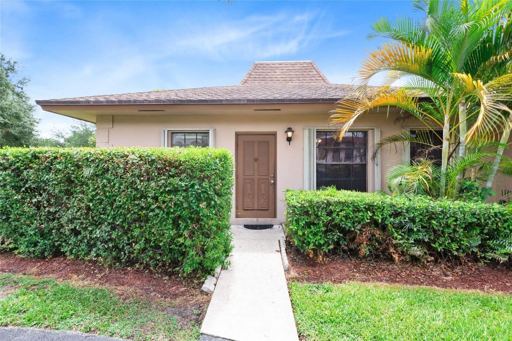Photo of 2516 SW 74th Terrace #102, Davie, FL 33317 (MLS # F10509310)