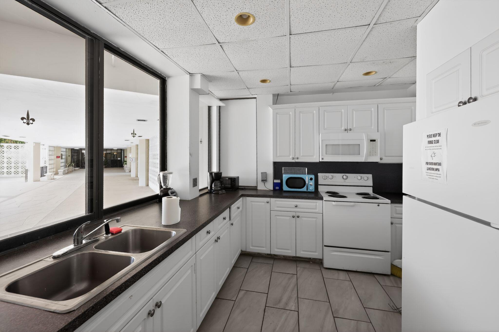 SUNRISE LAKES 31 CONDO - Residential