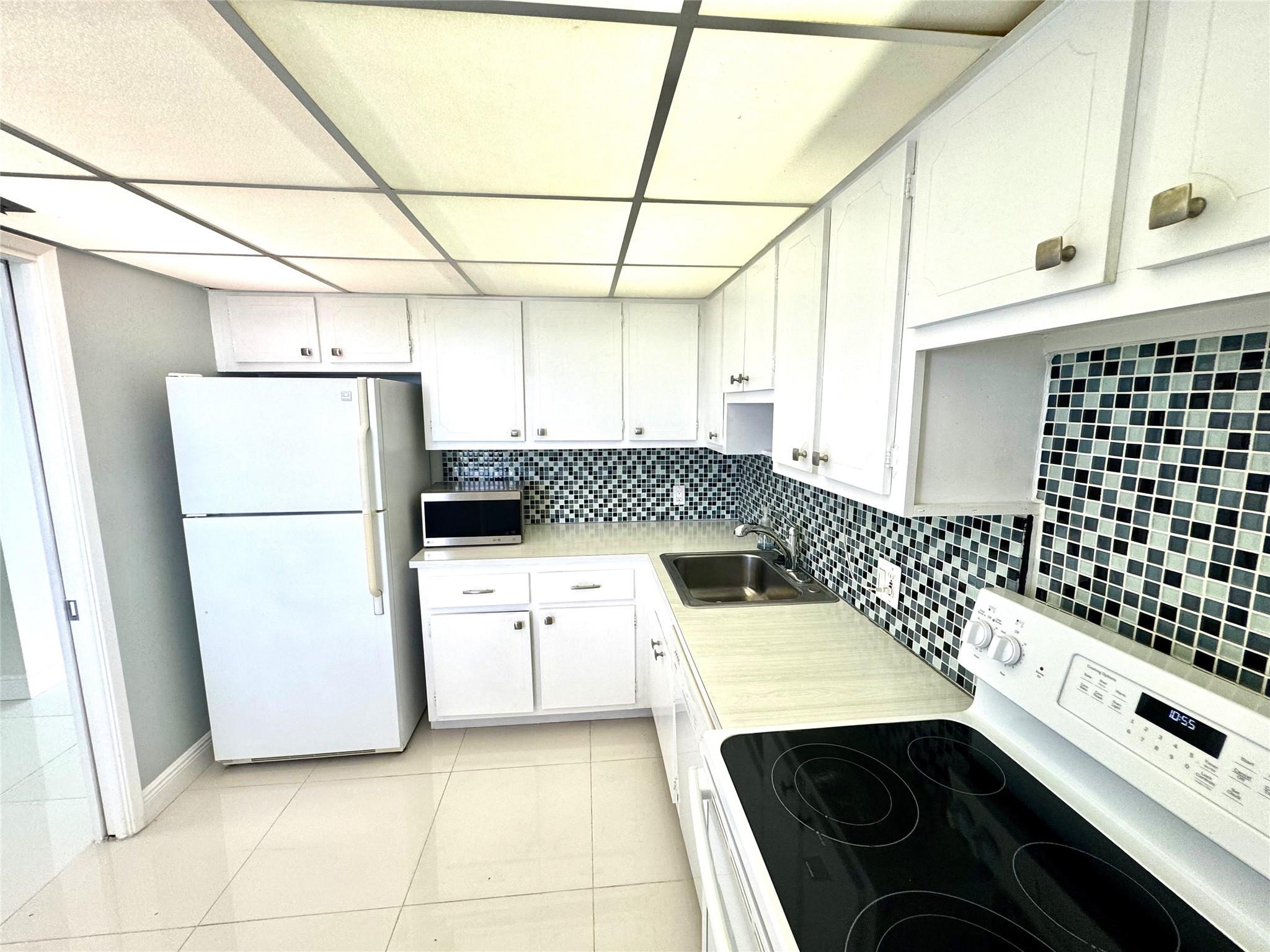 No 9 Palm-Aire Country Cl - Residential Lease