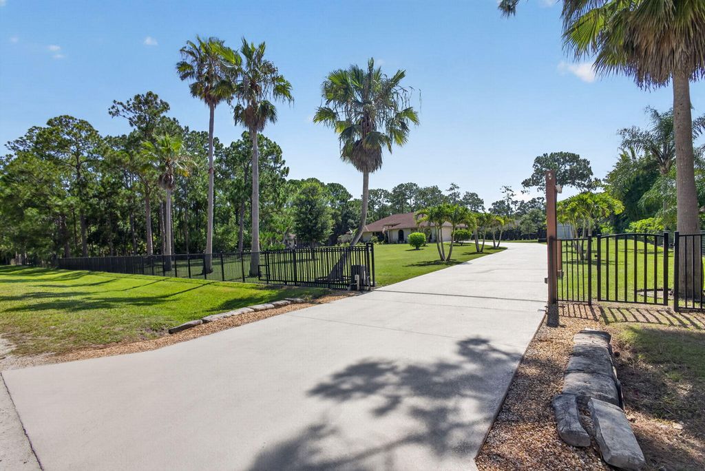 Photo of 17268 N 118th Trl Trail N, Jupiter, FL 33478 (MLS # B26041247)