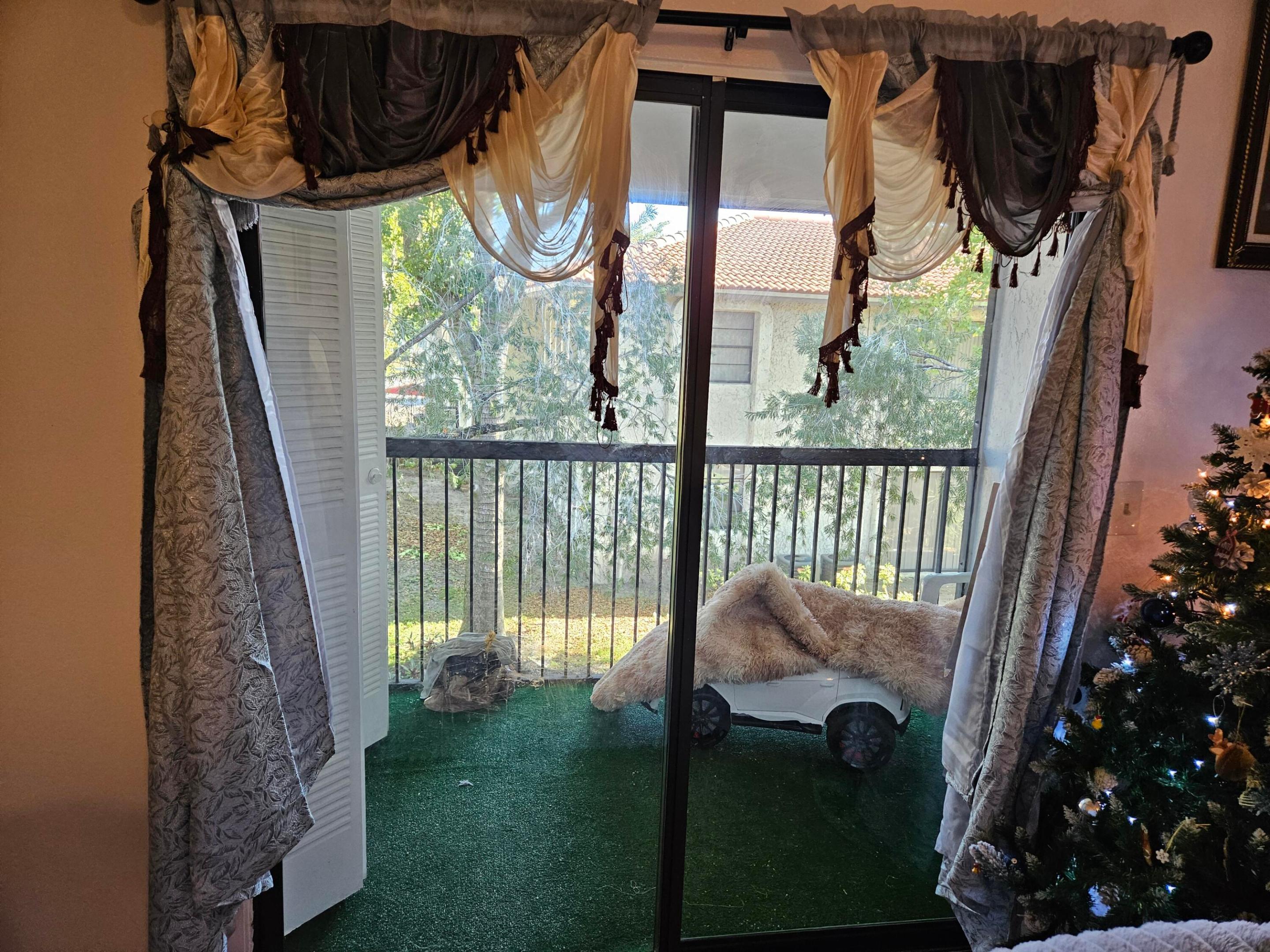10571 Royal Palm Boulevard 10571