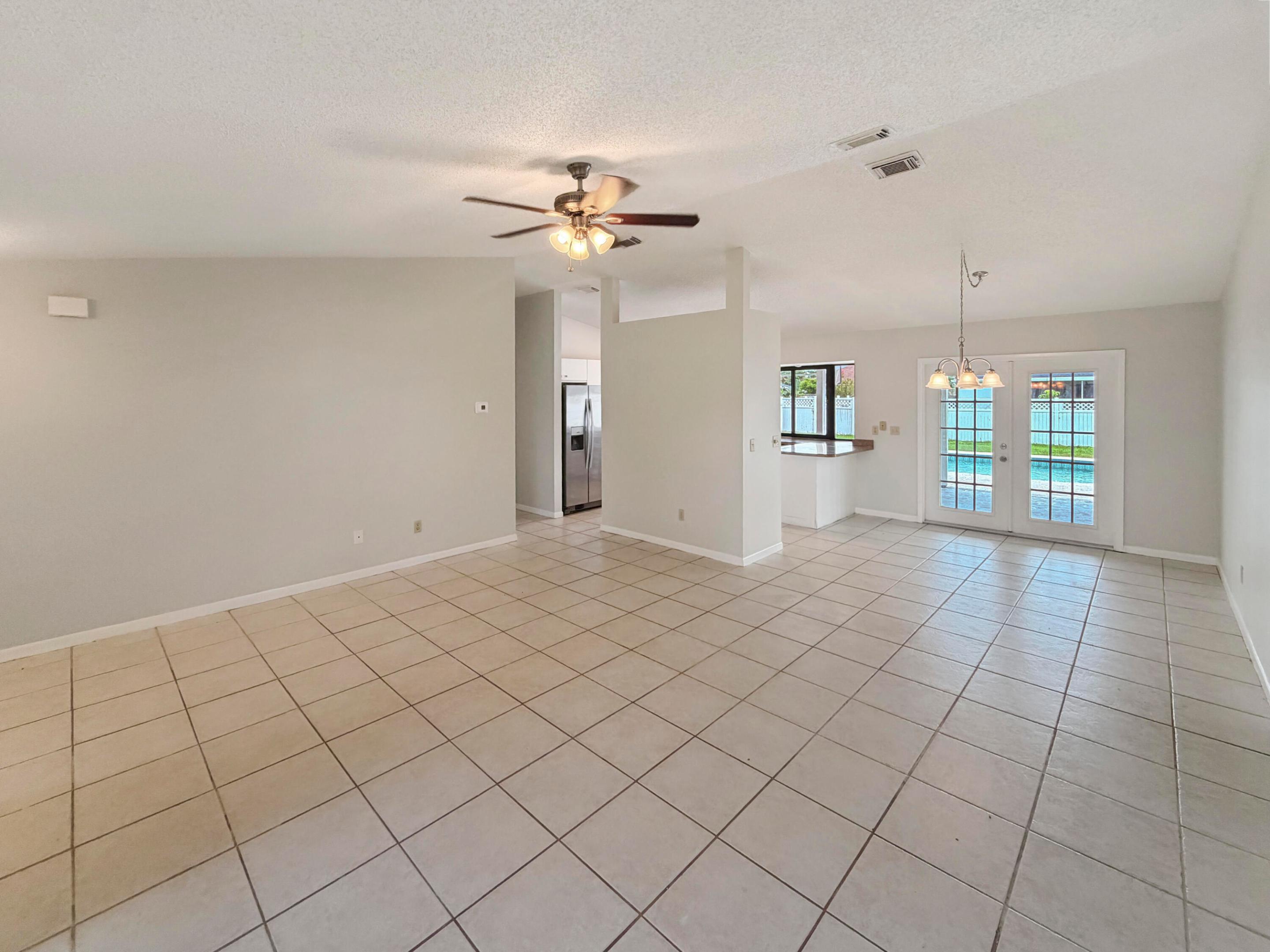 2305 SW Fern Circle