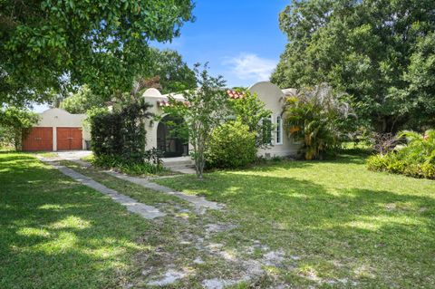 Photo of 2509 Sunrise Boulevard, Fort Pierce, FL 34982 (MLS # B26019171)