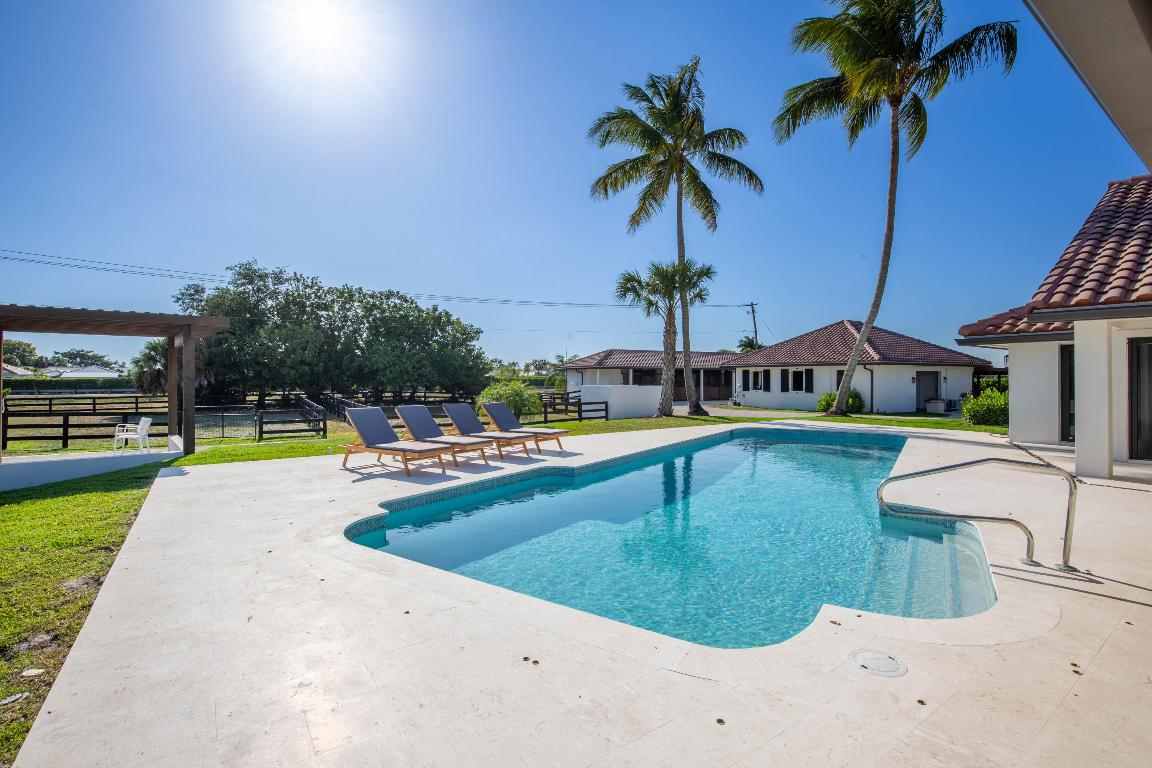 SADDLE TRAIL PARK OF WELLINGTON - Residential