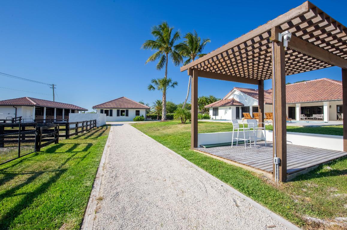 SADDLE TRAIL PARK OF WELLINGTON - Residential