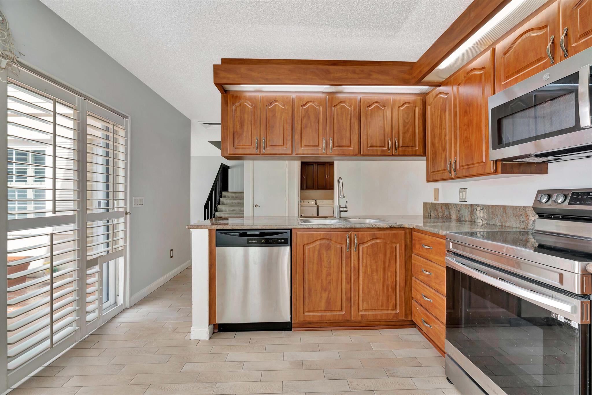 WELLESLEY AT LAKE CLARKE - Residential