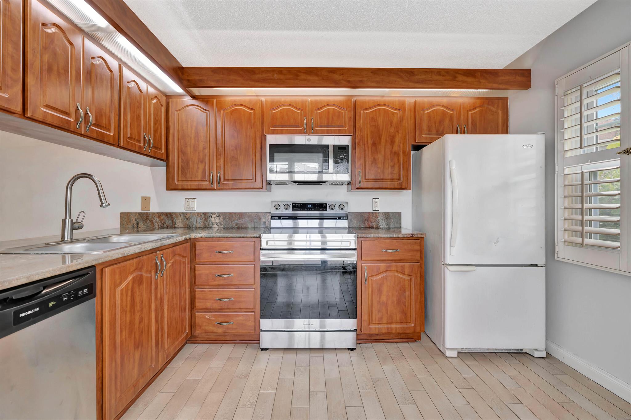 WELLESLEY AT LAKE CLARKE - Residential