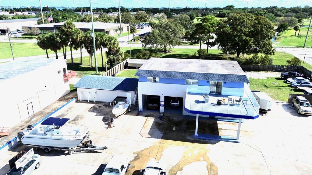 Photo of 960 S Us Highway 1, Fort Pierce, FL 34950 (MLS # R10952866)