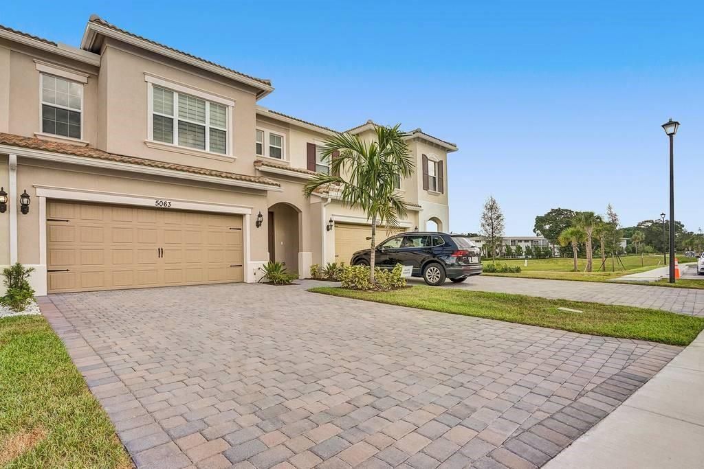 Photo of 5063 Greenway Dr, Hollywood, FL 33021 (MLS # F10310234)