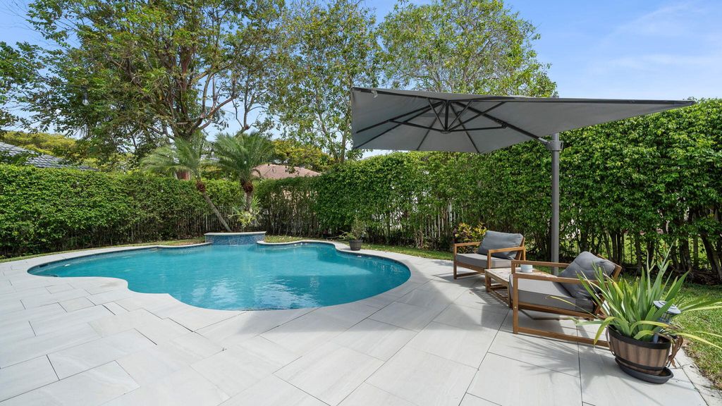 Photo of 1089 Tupelo Way, Weston, FL 33327 (MLS # B26009903)