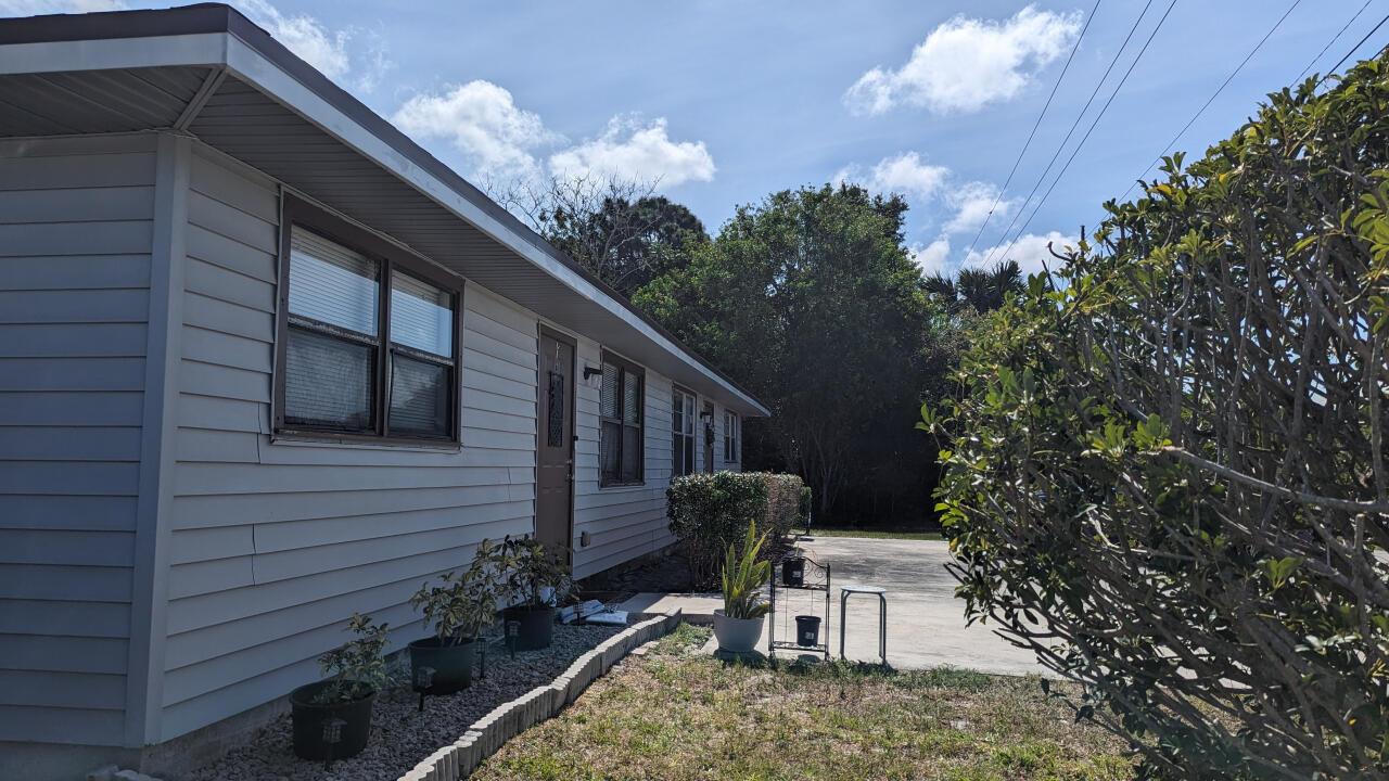 INDIAN RIVER ESTATES UNIT - Residential Income