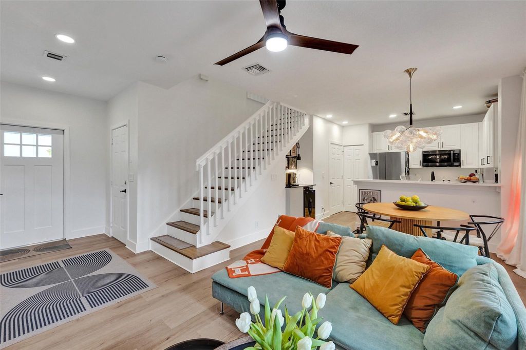 Photo of 424 NE 1st Avenue, Pompano Beach, FL 33060 (MLS # F10535192)