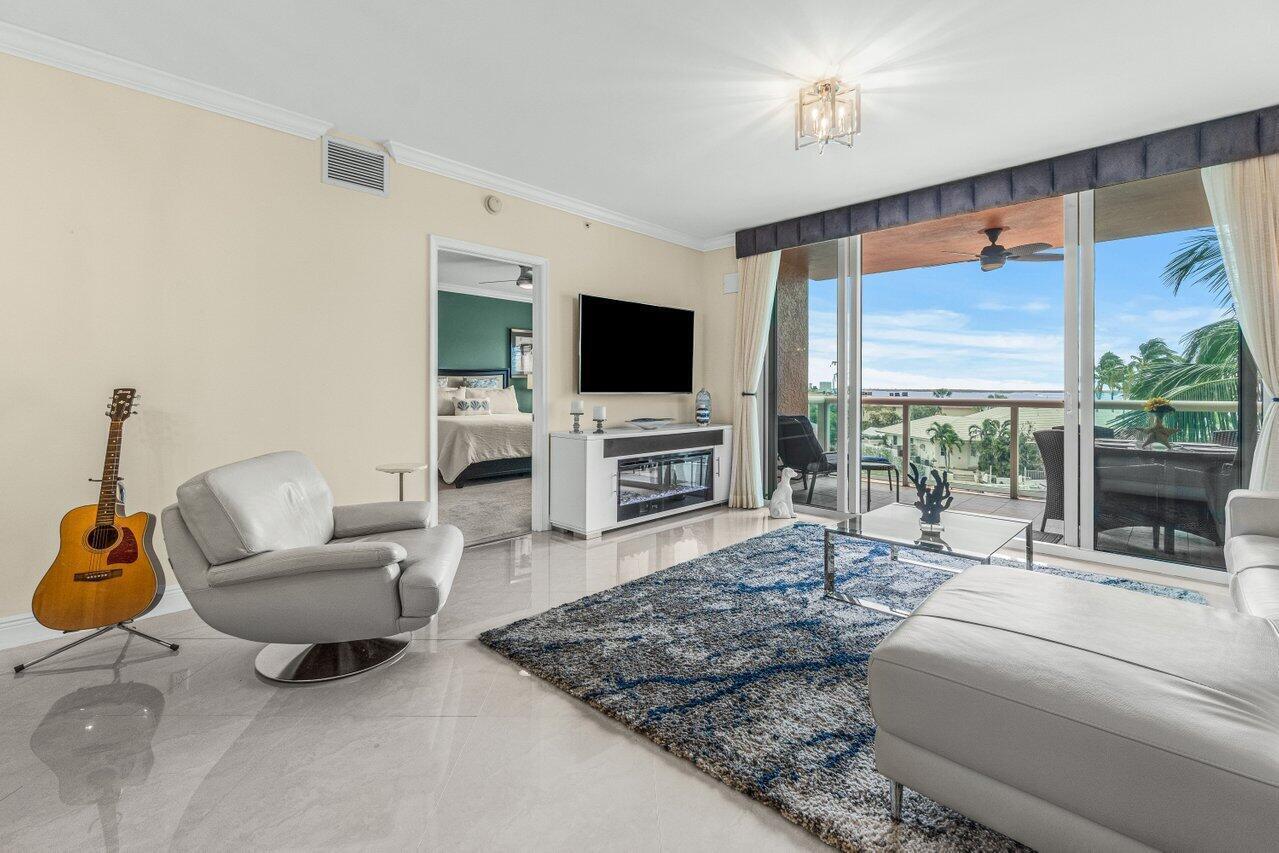 2650 Lake Shore Drive 302