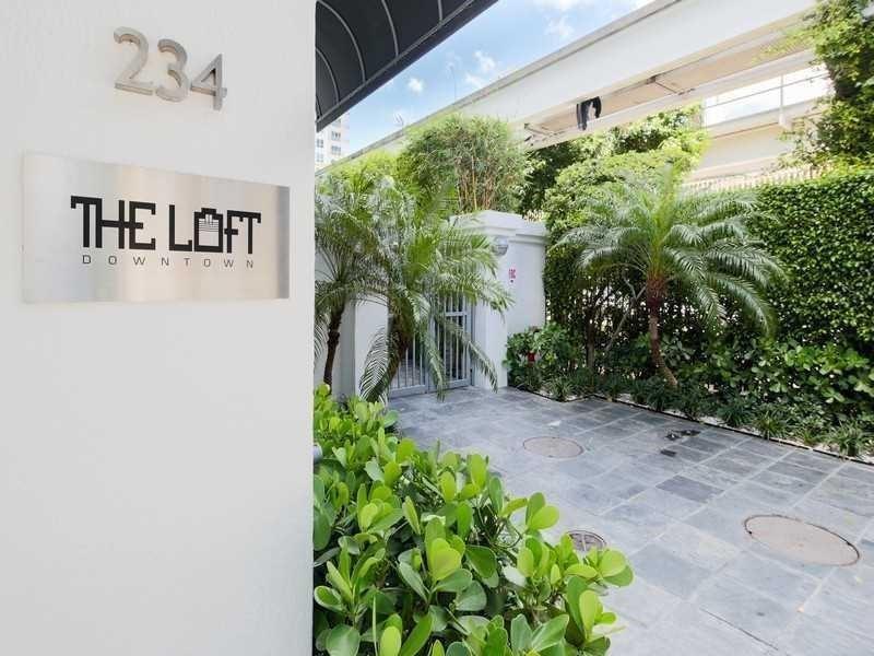 Live in the heart of Downtown Miami with unmatched access to the city's top attractions, dining, and transportation. This beautifully furnished 2-bedroom, 2-bathroom condo is located on the 21st floor of The Loft Downtown, offering incredible city views and modern, open-concept design.
Move-in ready and fully equipped, this stylish unit features high ceilings, floor-to-ceiling windows, a sleek kitchen with stainless steel appliances, and polished concrete floors. Both bedrooms are spacious and private, with their own full bathrooms—ideal for roommates, guests, or working from home.
Enjoy the vibrant urban lifestyle just steps from Bayside Marketplace, Kaseya Center, Bayfront Park, Metro Mover, and more.
?? Walkable. Connected. Fully Furnished.
Hurry—this unit won’t last!