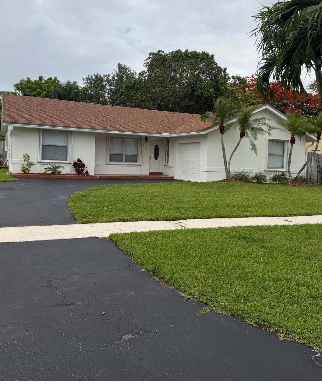 Photo of 9209 Southampton Place, Boca Raton, FL 33434 (MLS # B26059375)
