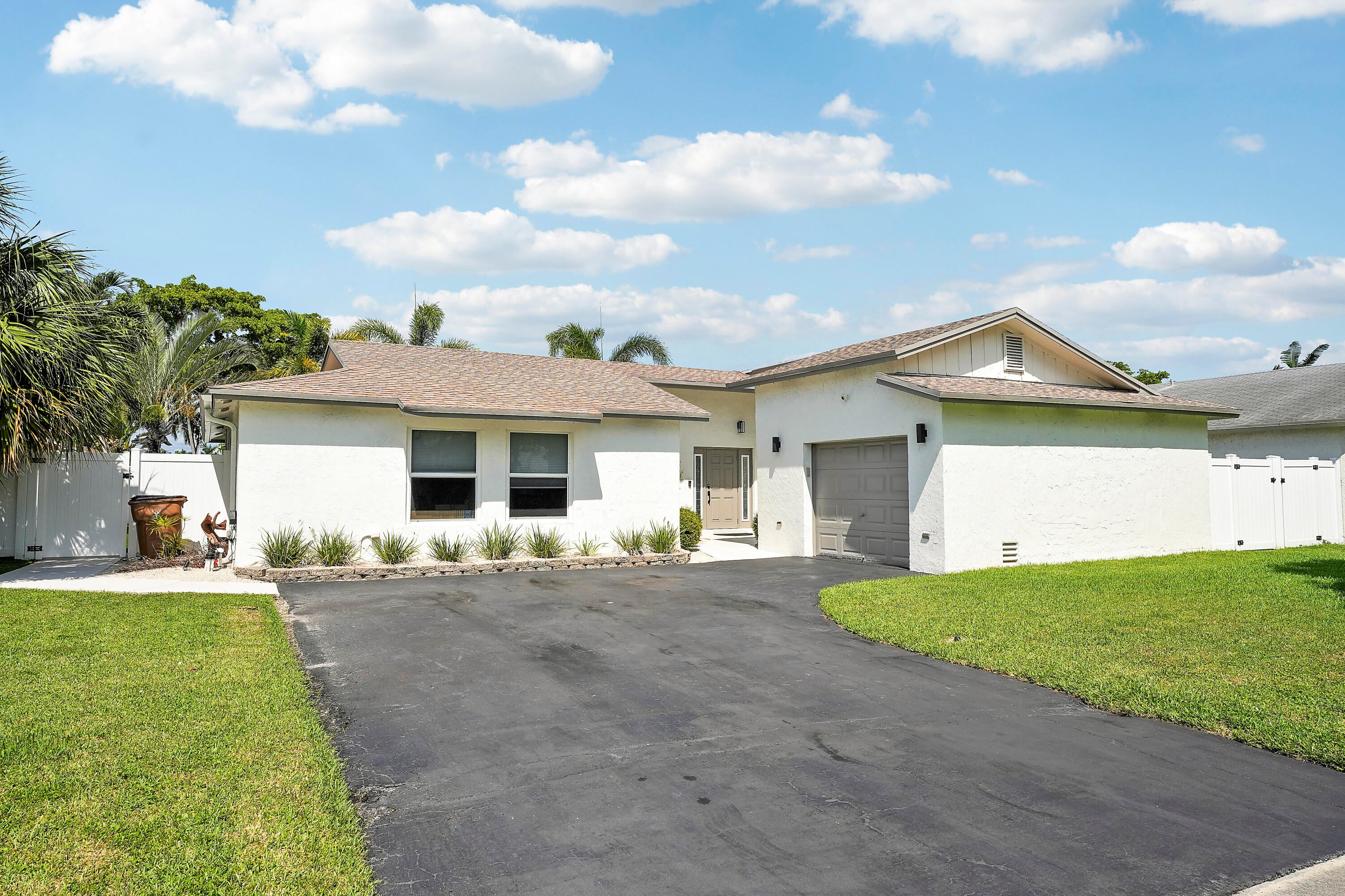 275 NW 39th Way