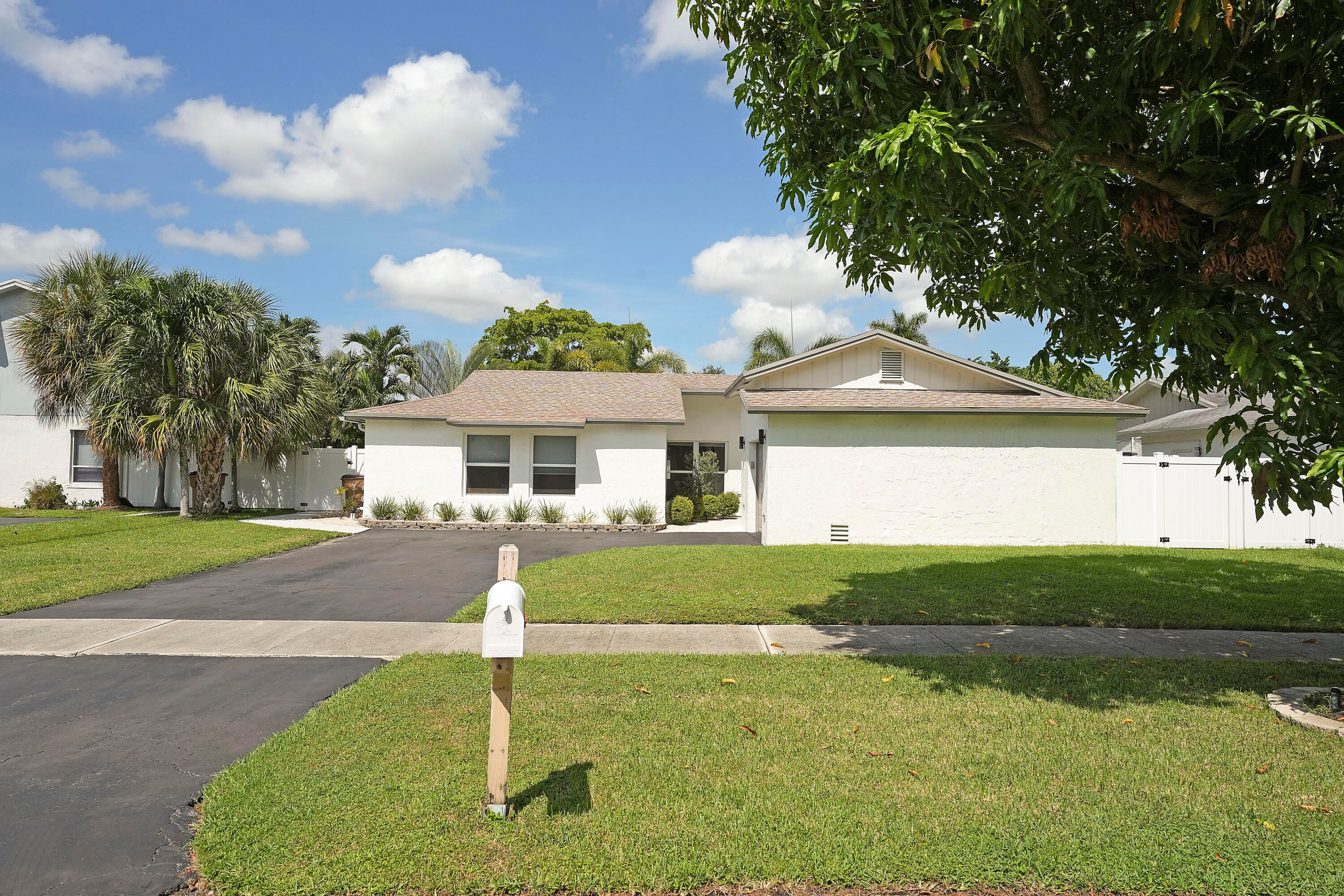 275 NW 39th Way