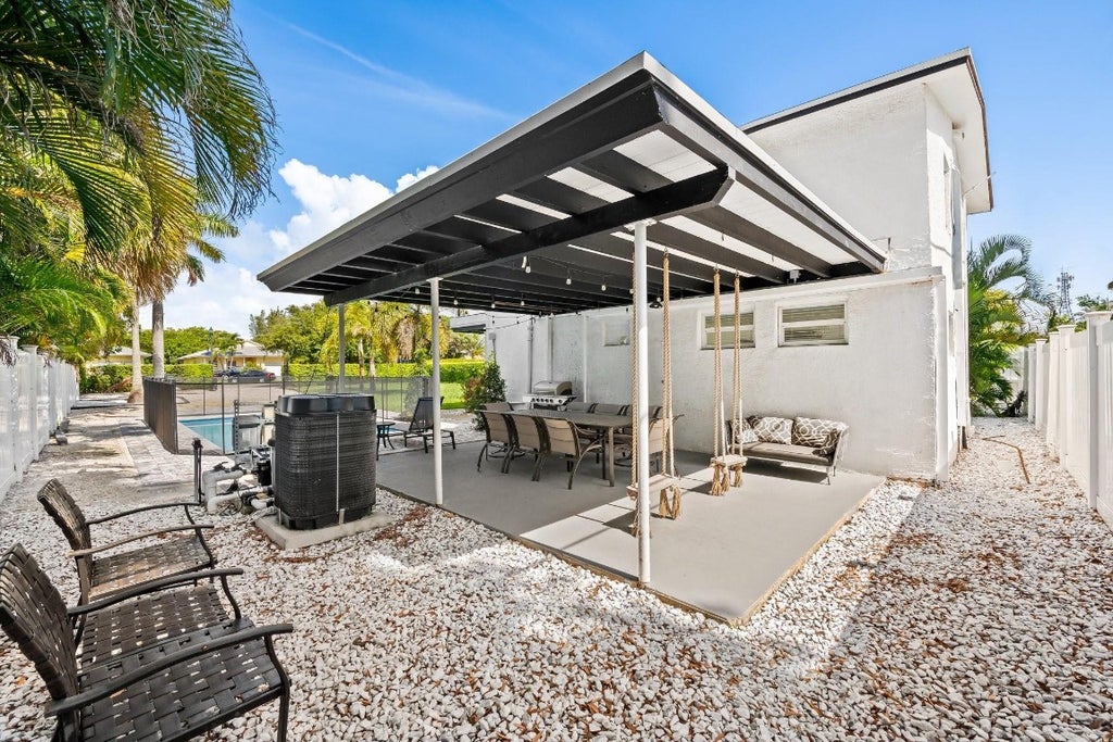 Photo of 311 SE 3rd Avenue, Delray Beach, FL 33483 (MLS # F10527906)