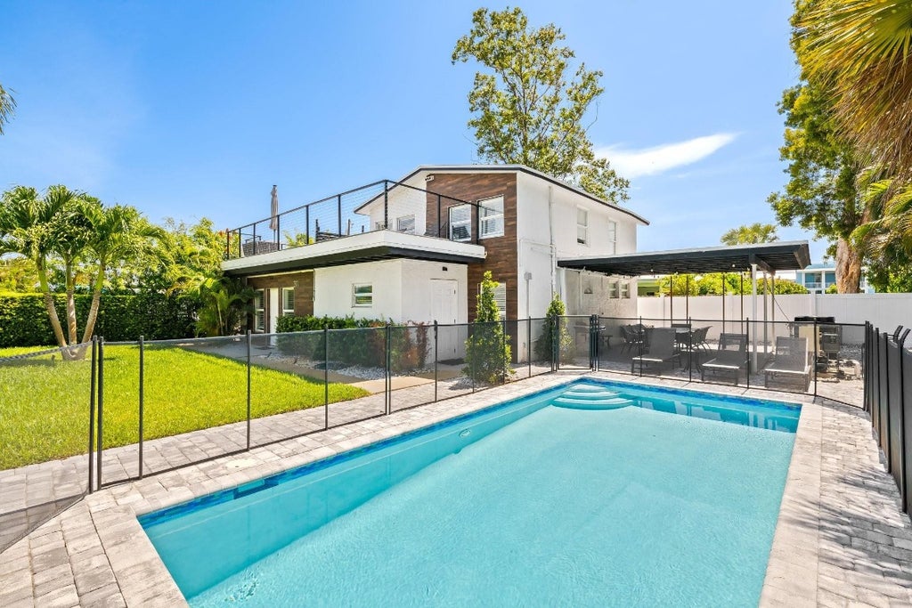Photo of 311 SE 3rd Avenue, Delray Beach, FL 33483 (MLS # F10527906)