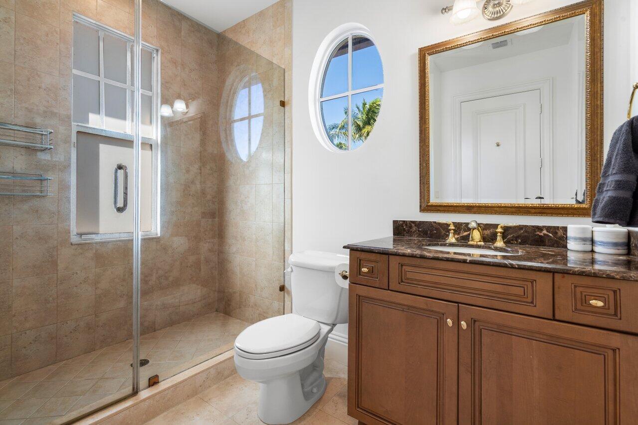 ROYAL PALM YACHT & COUNTRY CLUB - Residential