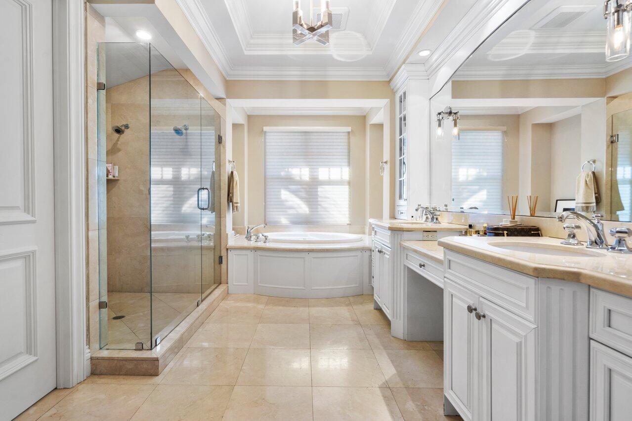 ROYAL PALM YACHT & COUNTRY CLUB - Residential