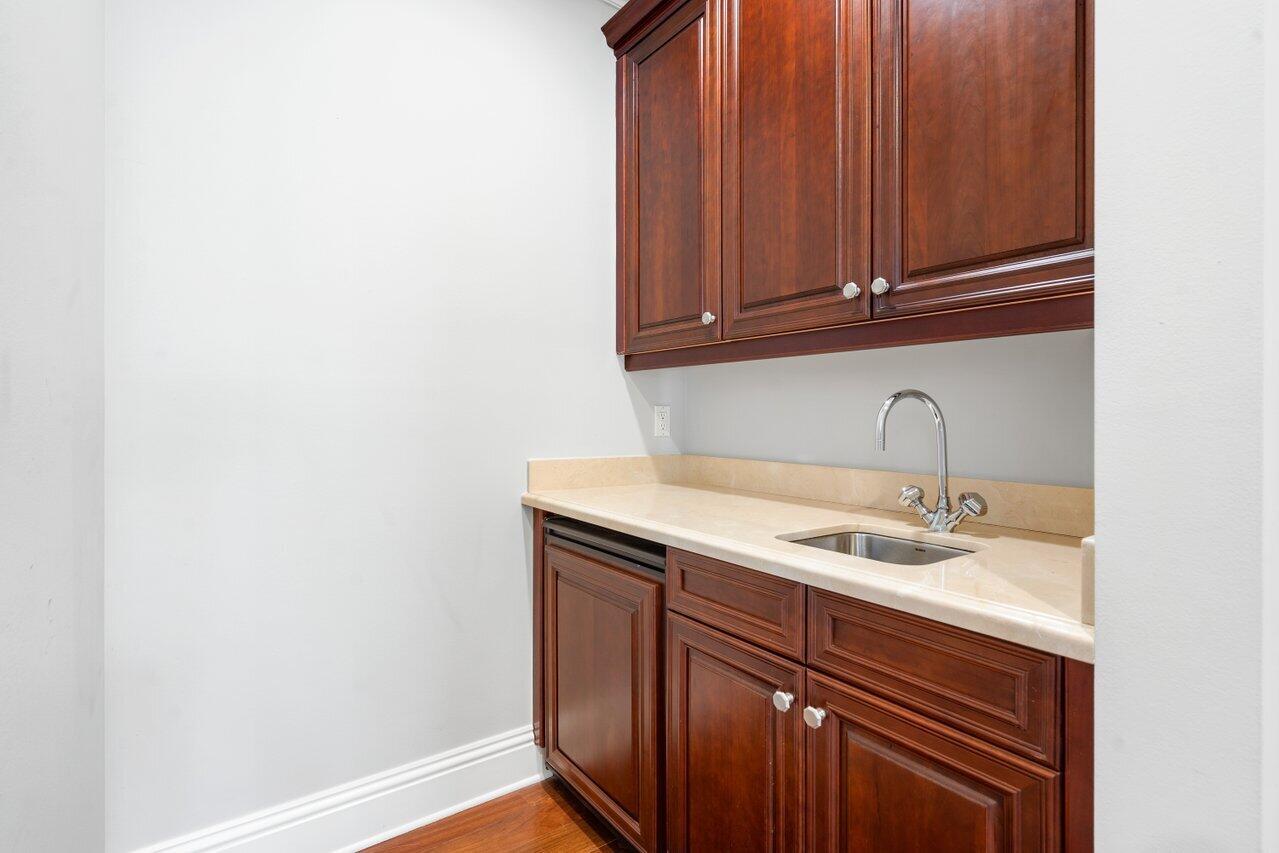 ROYAL PALM YACHT & COUNTRY CLUB - Residential