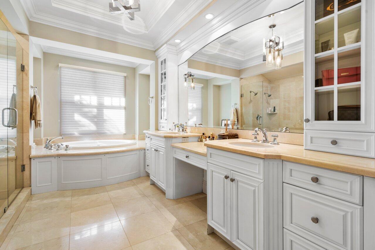 ROYAL PALM YACHT & COUNTRY CLUB - Residential
