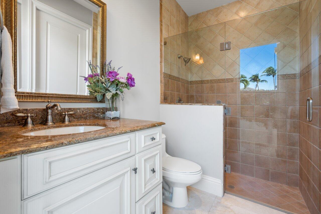 ROYAL PALM YACHT & COUNTRY CLUB - Residential