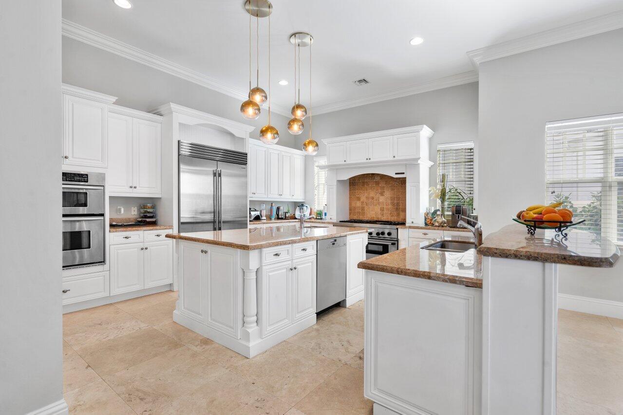 ROYAL PALM YACHT & COUNTRY CLUB - Residential