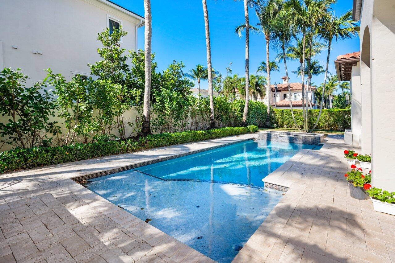ROYAL PALM YACHT & COUNTRY CLUB - Residential