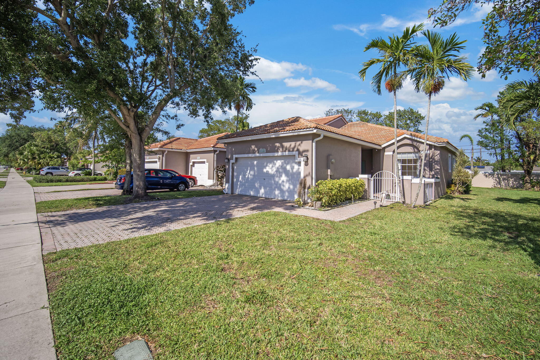 REGENCY HOMES AT SUNRISE - Residential