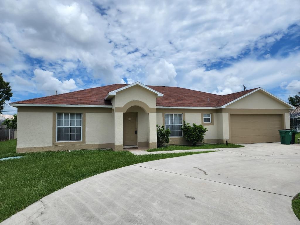 Photo of 2709 SW Somber Road, Port Saint Lucie, FL 34953 (MLS # R10924518)