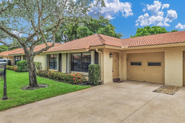 4450 NUTMEG TREE LN APT A, BOYNTON BEACH, FL 33436 - Image e921e11f59c8ecd783f0eb853b1009c2/444504847