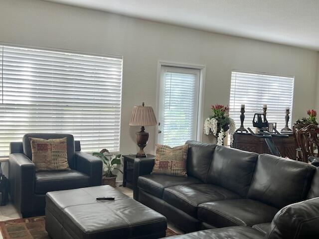 VERONA PALMS - Residential