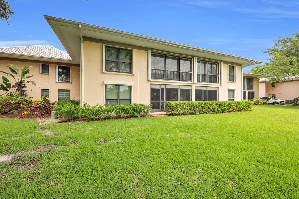 Photo of 10 SE Turtle Creek Drive #Unit B, Tequesta, FL 33469 (MLS # B26029029)