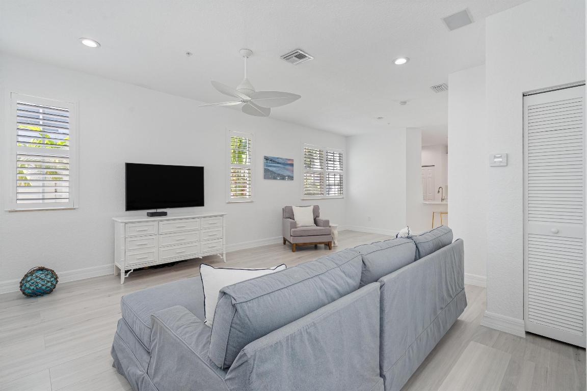 DELRAY SEBASTIAN - Residential