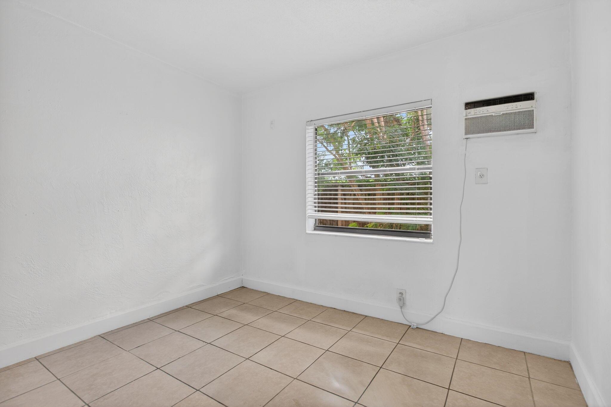 EL SOL AT MAIN STREET CON - Residential Lease