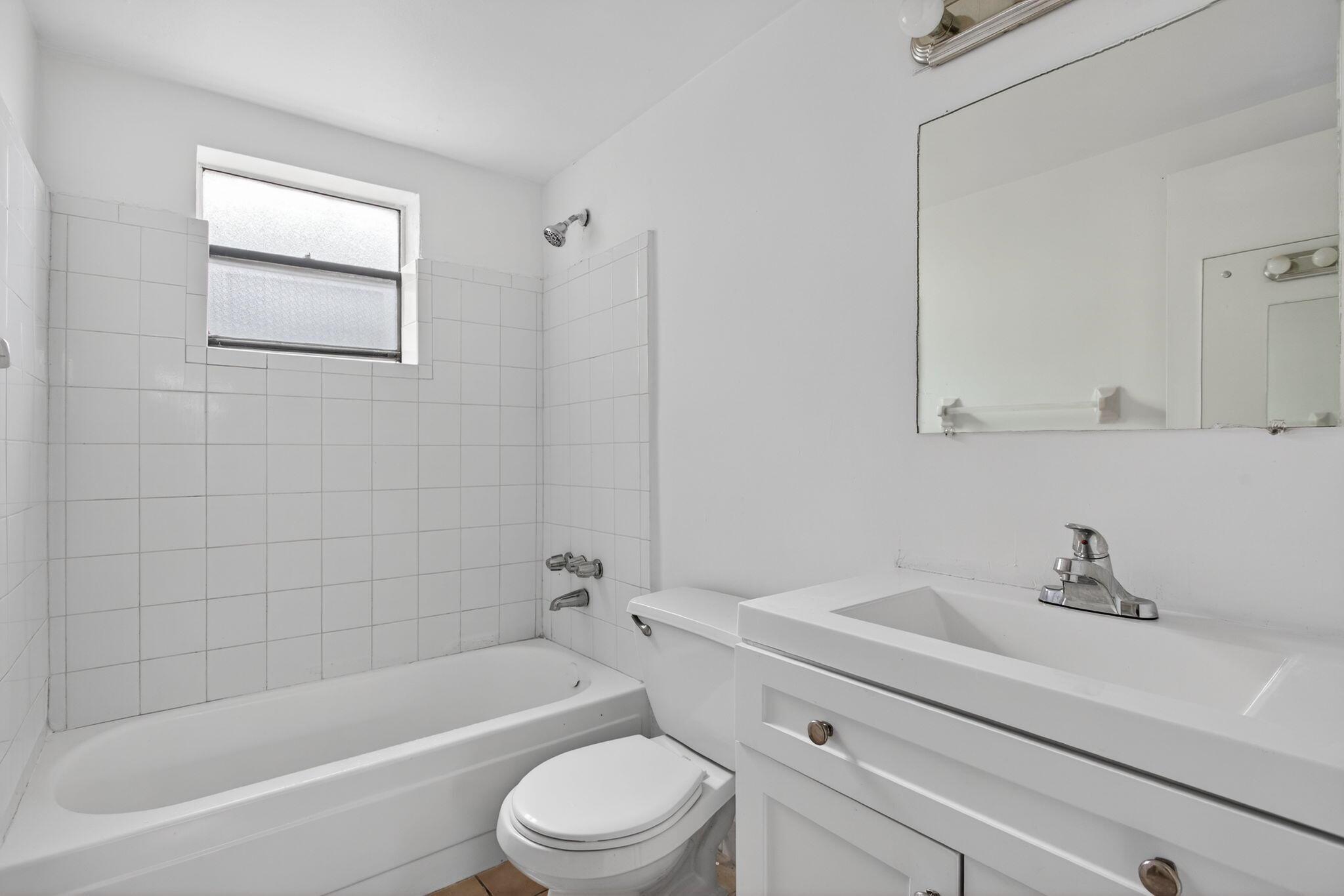 EL SOL AT MAIN STREET CON - Residential Lease