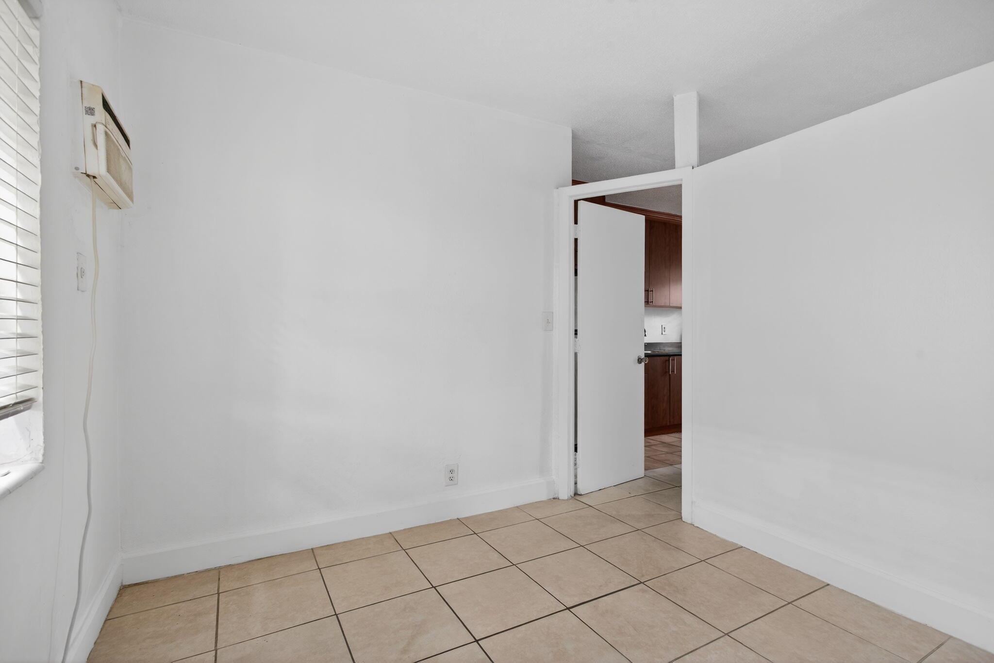 EL SOL AT MAIN STREET CON - Residential Lease