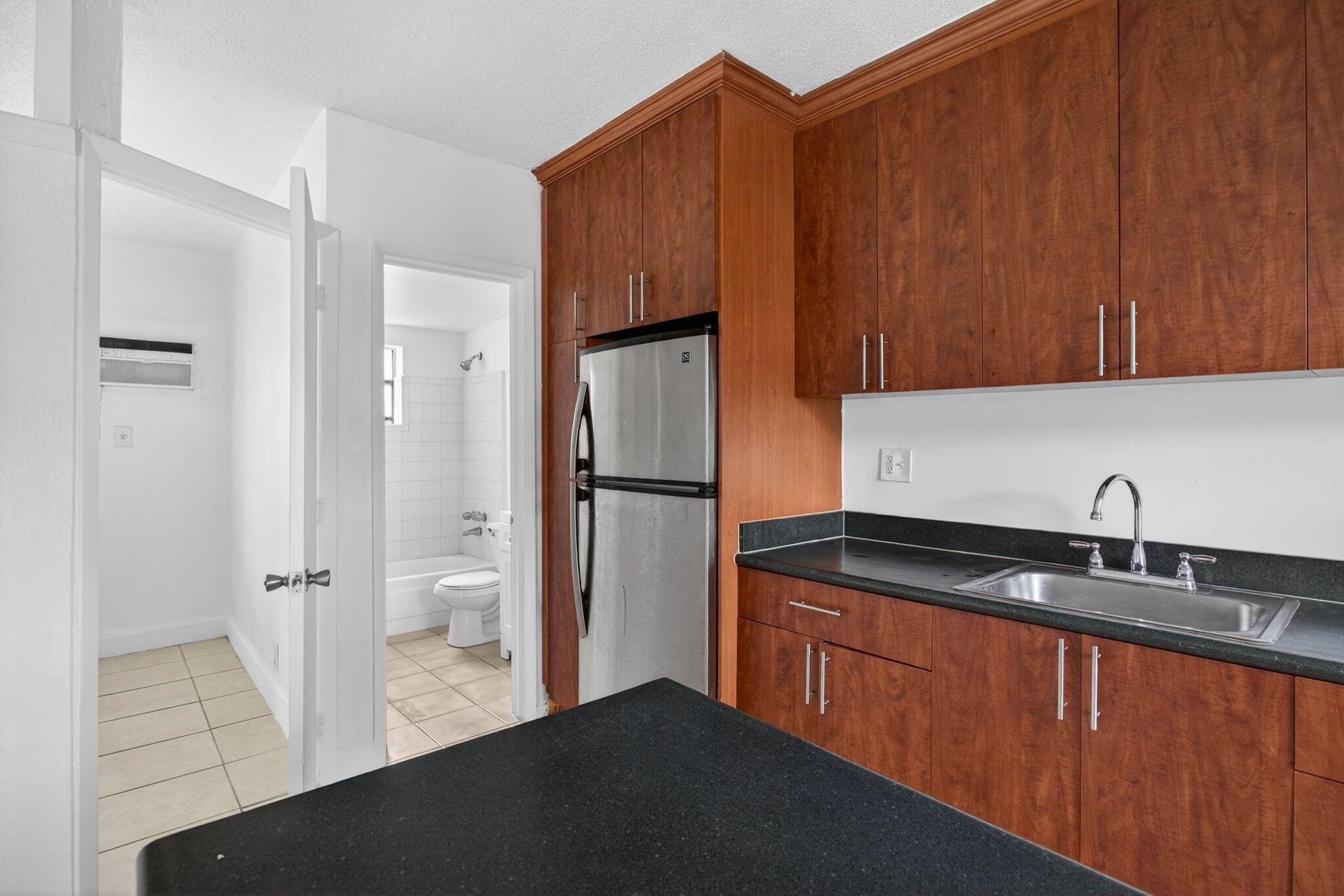 EL SOL AT MAIN STREET CON - Residential Lease