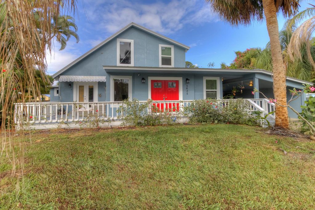 Photo of 5605 Spruce Drive, Fort Pierce, FL 34982 (MLS # R10983565)