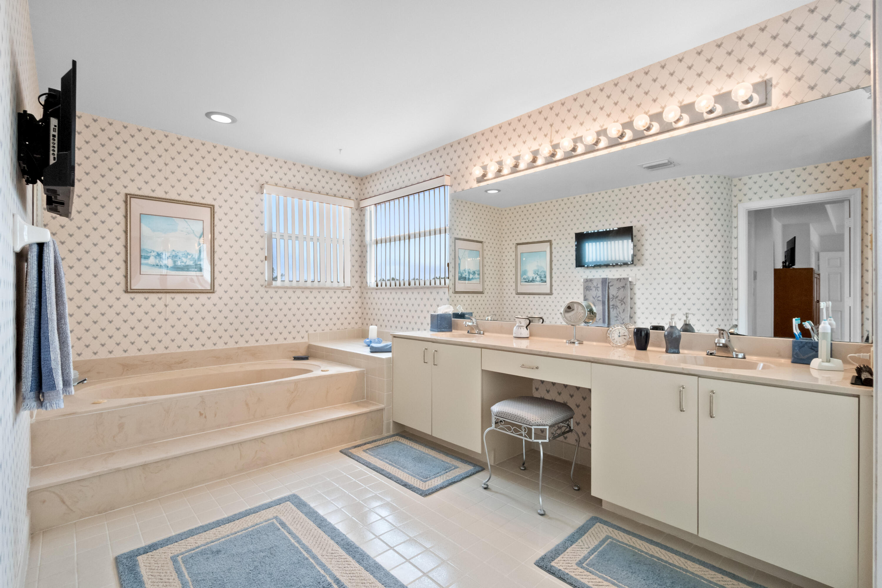 EMBASSY LAKES PHASE II - Residential