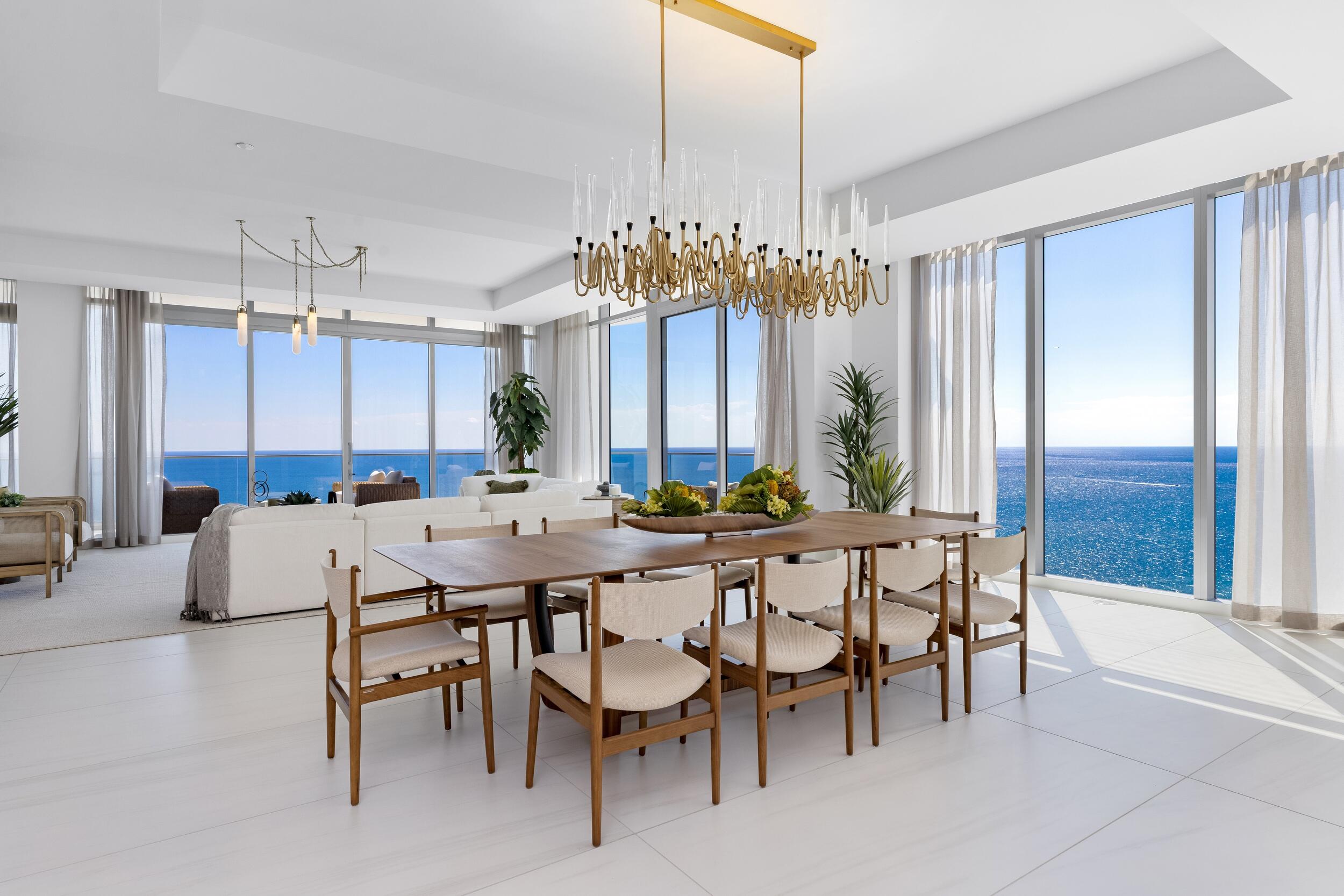 151 N Seabreeze Boulevard PH-2601E / PH-2602E