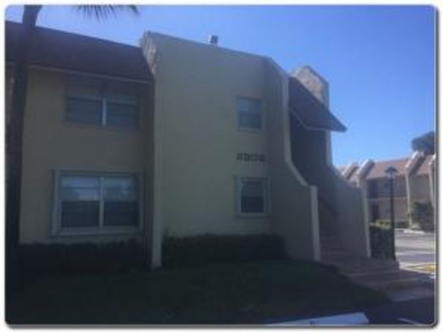 Great 2/2 2nd floor condo located in the heart of Delray Beach, short ride to downtown Atlantic Ave and beaches. No Lease 1st year of ownershipEmployees and family members residing with employees of JPMorgan Chase Bank, N.A, its affiliates or subsidiaries are strictly prohibited from directly or indirectly purchasing any property owned by JPMorgan Chase Bank, N.A.