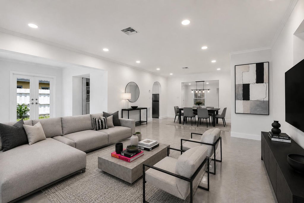 Photo of 6621 Perry Street, Hollywood, FL 33024 (MLS # B26050614)