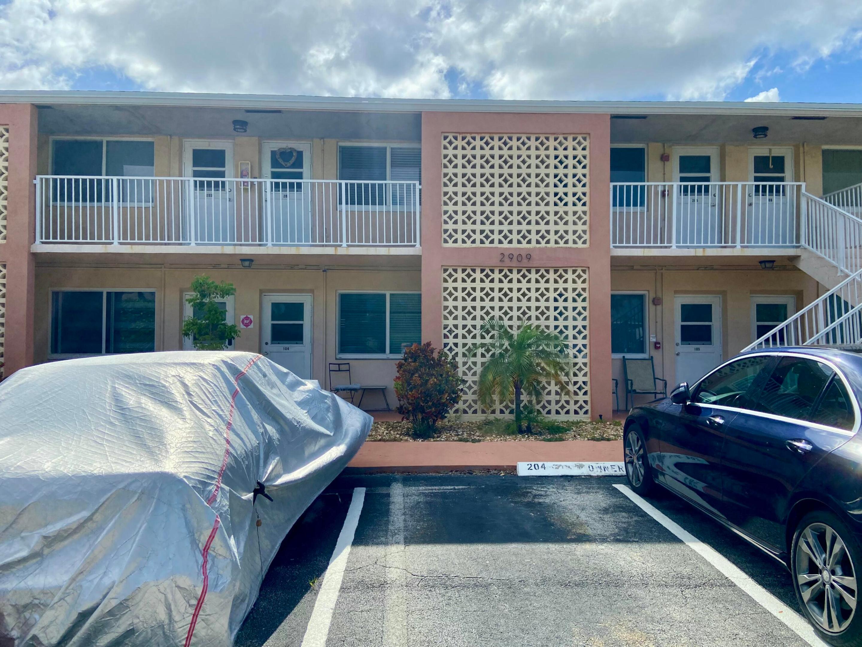 ROYAL ARMS CONDOMINIUM - Residential Lease