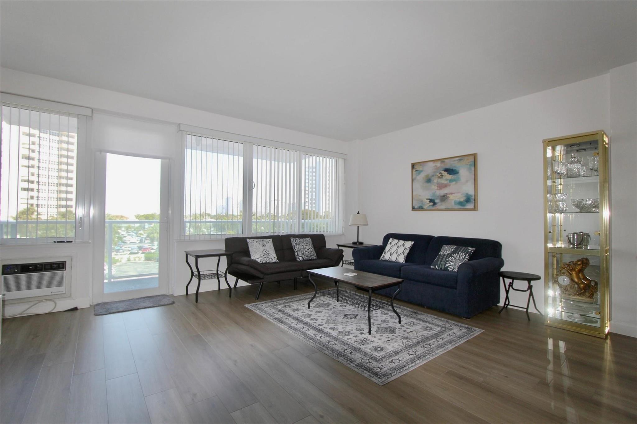 3233 NE 34th St 406
