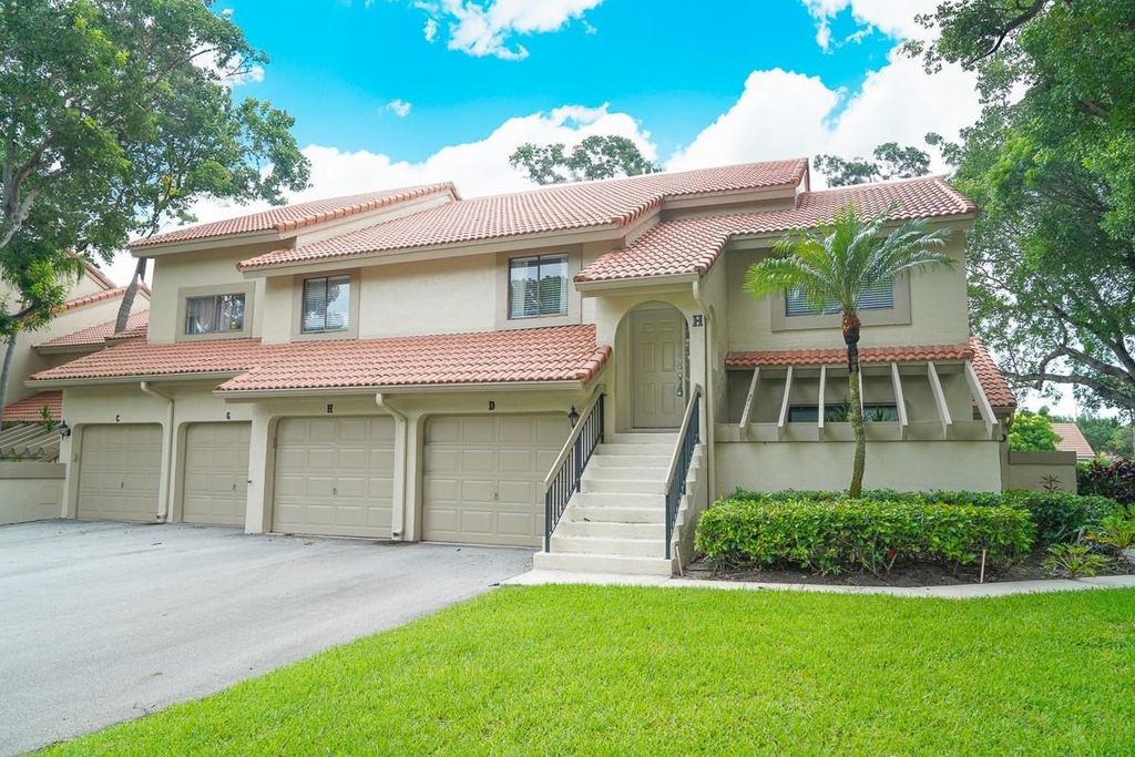 Photo of 5591 Coach House Circle #H, Boca Raton, FL 33486 (MLS # F10454584)