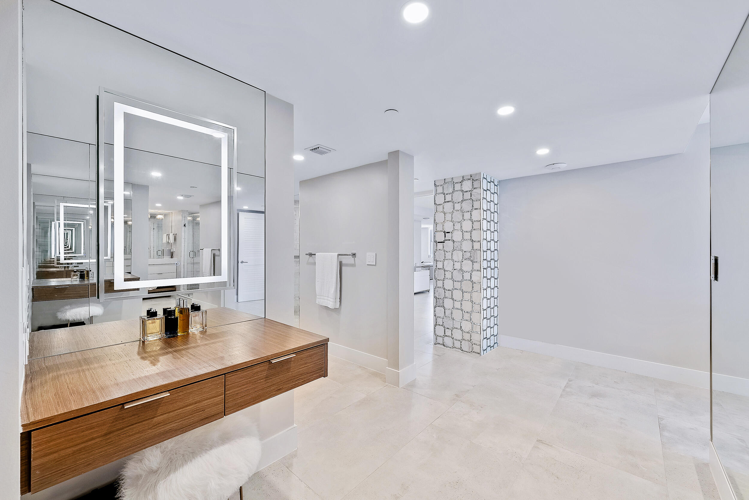 CORNICHE CONDO - Residential